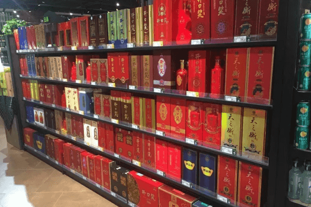 中国2款“尴尬酒”，普通人嫌它包装简陋，行家却用来招待贵宾 好酒无需繁杂包装  第1张