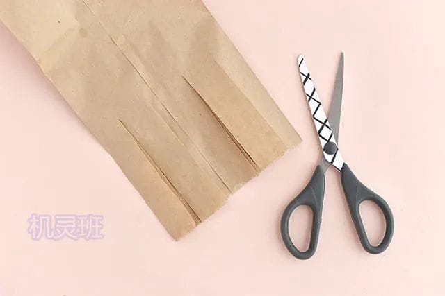 儿童环保手工：回收牛皮纸袋制作小鸟乐园(步骤图解)  第8张