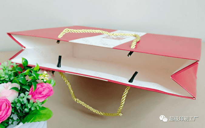 哪里有定制250克白卡纸手提纸袋公司？  第3张